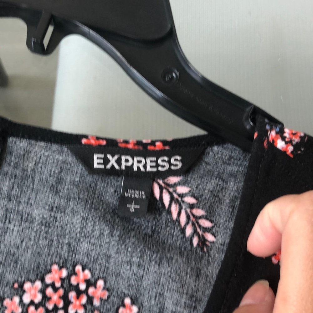 Express Perfect Summer Romper - Picture 5 of 6